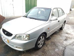 Hyundai Accent 1.3 Março/03 - à venda - Ligeiros