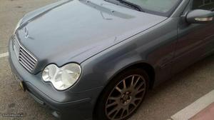 Mercedes-Benz C 200 avant Agosto/05 - à venda - Ligeiros