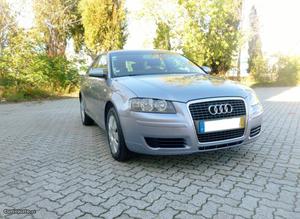 Audi A3 Sportback1.6FSiAttr Abril/06 - à venda - Ligeiros