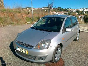 Ford Fiesta 1.4 TDCi Ghia Abril/06 - à venda - Ligeiros