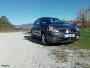 Renault Clio v Dezembro/01 - à venda - Ligeiros