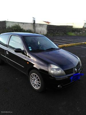 Renault Clio v Dezembro/02 - à venda - Ligeiros