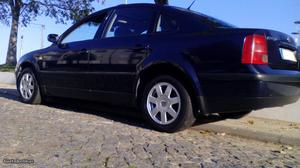 VW Passat 1.9tdi conf top Nac Fevereiro/99 - à venda -