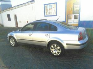 VW Passat 130 caixa 6 Janeiro/01 - à venda - Ligeiros