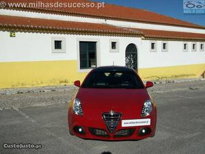 Alfa Romeo Giulietta M-2 DISTINCTIVE Junho/13 - à venda -