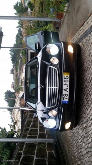 Mercedes-Benz E 220 Avangard Março/05 - à venda - Ligeiros