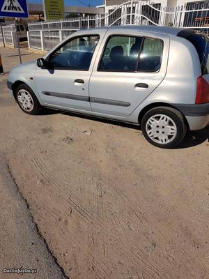 Renault Clio 1.2 RXE 5P TROCO Abril/01 - à venda - Ligeiros