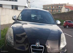 Alfa Romeo Giulietta 1.6 JTDm Abril/12 - à venda - Ligeiros