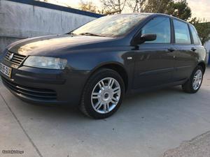 Fiat Stilo 1.9 JTD Dezembro/01 - à venda - Ligeiros