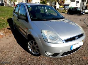 Ford Fiesta 1.25 A/C C/Novo Abril/04 - à venda - Ligeiros