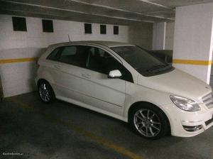 Mercedes-Benz B 180 Como novo Setembro/11 - à venda -