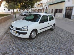 Renault Clio DIESEL COM A/C Março/03 - à venda -