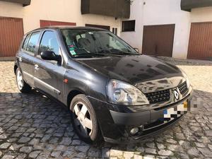 Renault Clio Privilege 1.4 Novembro/01 - à venda - Ligeiros