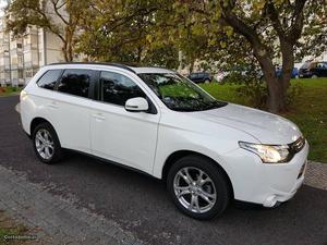 Mitsubishi Outlander 2.2 Dezembro/13 - à venda - Ligeiros