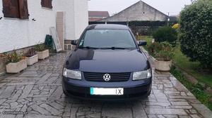 VW Passat 1.6 Abril/97 - à venda - Ligeiros Passageiros,