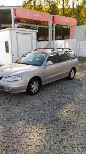 Hyundai Lantra 1.6 Novembro/99 - à venda - Ligeiros