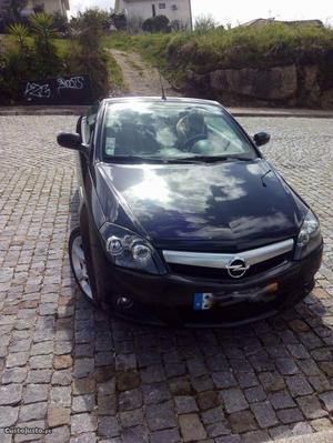 Opel Tigra Twintop Maio/05 - à venda - Ligeiros