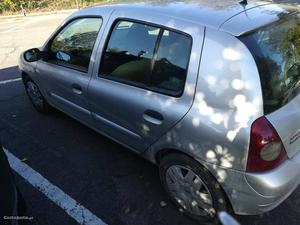 Renault Clio 1.5 dci 5 Lugares Fevereiro/06 - à venda -