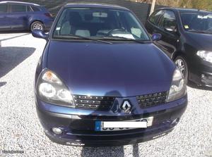 Renault Clio 1.5 dci 5 portas Fevereiro/02 - à venda -