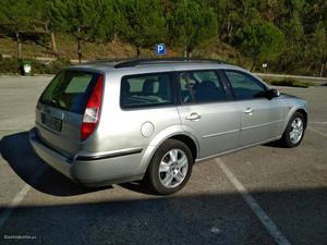 Ford Mondeo 2.0 tdci 115 ghia Maio/01 - à venda - Ligeiros