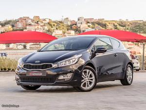 Kia Ceed Coupe 1.6 CRDi Abril/14 - à venda - Ligeiros