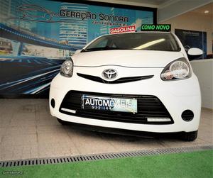 Toyota Aygo 1.0 Dezembro/13 - à venda - Ligeiros