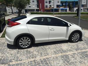 Honda Civic 5 portas Dezembro/12 - à venda - Ligeiros