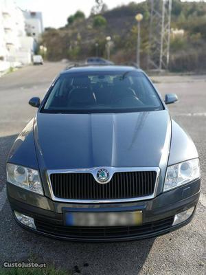 Skoda Octavia Break 2 TDi S. DSG Abril/05 - à venda -