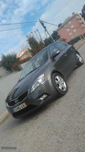 Kia Ceed /  Kms! Janeiro/12 - à venda - Ligeiros