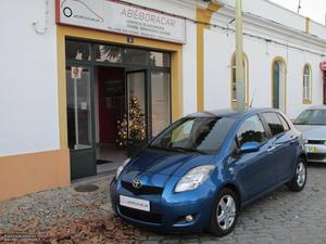 Toyota Yaris 1.3 VVT-i 6v Julho/10 - à venda - Ligeiros