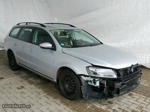 VW Passat FSI Fevereiro/12 - à venda - Ligeiros