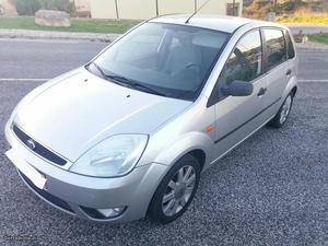 Ford Fiesta 1.25 Ghia  c/ kms Setembro/03 - à