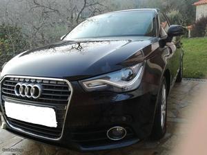 Audi A1 5 portas Março/13 - à venda - Ligeiros