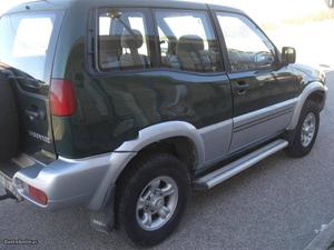 Nissan Terrano 125 CV. Maio/98 - à venda - Ligeiros