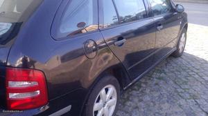 Skoda Fabia Atractive Março/03 - à venda - Ligeiros