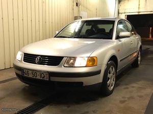 VW Passat 1.9 Confortline Junho/97 - à venda - Ligeiros