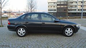 Opel Vectra v. Dezembro/97 - à venda - Ligeiros