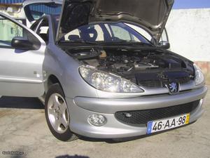 Peugeot 206+ Black Silver Edition Maio/05 - à venda -