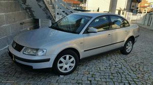 VW Passat Confort Line 1.9 TDI Fevereiro/99 - à venda -