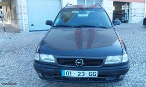 Opel Astra 1.4 sw Fevereiro/96 - à venda - Ligeiros