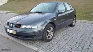 Seat Leon 1.4 A.C. Dezembro/01 - à venda - Ligeiros