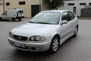 Toyota Corolla Van D-4D Janeiro/02 - à venda - Comerciais /