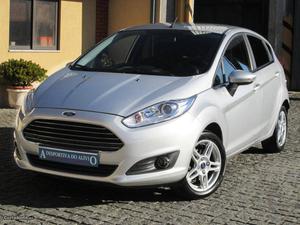 Ford Fiesta CV TITANIUM Maio/15 - à venda - Ligeiros