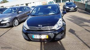 Kia Rio 1.1CRDi Ecodynamics Outubro/13 - à venda - Ligeiros