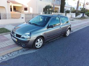 Renault Clio DIESEL 5 LUGARES Outubro/02 - à venda -