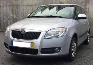 Skoda Fabia 1.2 HTP Maio/08 - à venda - Ligeiros