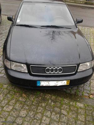 Audi A4 berlina Junho/98 - à venda - Ligeiros Passageiros,