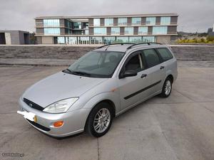 Ford Focus 1.4 econômico Junho/01 - à venda - Ligeiros