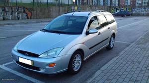 Ford Focus 1.8 TDdi Ghia Maio/00 - à venda - Ligeiros