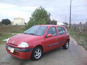 Renault Clio 1,2cmo nov negcivl Outubro/99 - à venda -